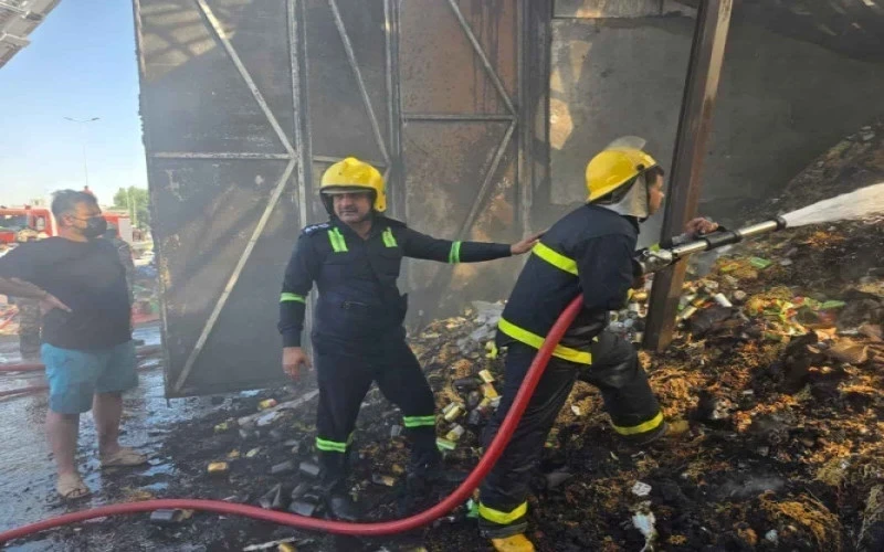 اندلاع حريق في 3 محال تجارية جنوب بغداد