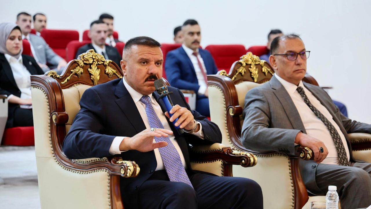 مؤكداً على تعزيز أمن المعلومات.. وزير الداخلية يزور مديرية الأمن السيبراني