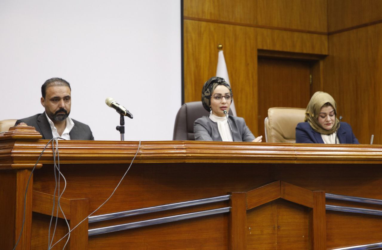 ندوة تخصصية حول الية فصل الموظفين: مناقشات وتوصيات