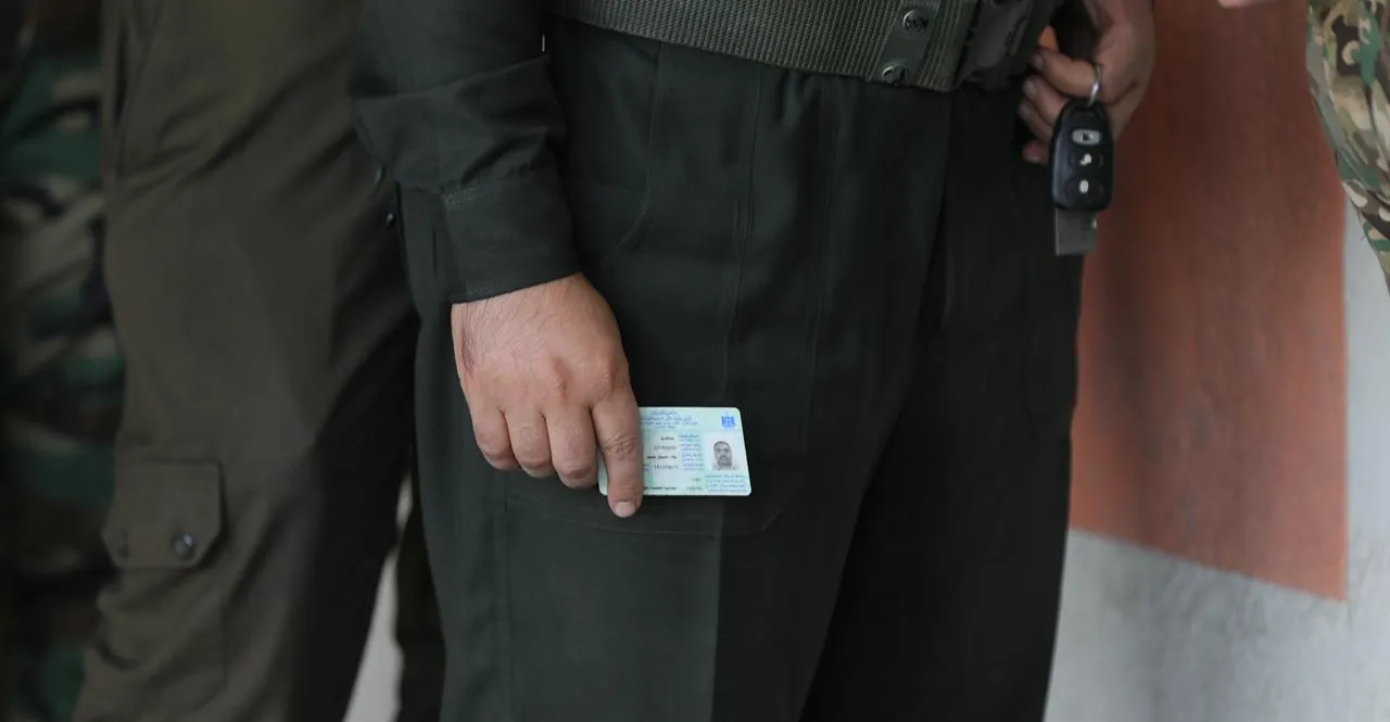 ثالث حالة في الأنبار.. القبض على متهمين بشراء بطاقات قرب مركز انتخابي