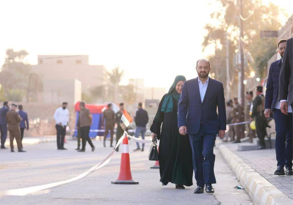 محافظ الأنبار محمد نوري يدلي بصوته في الانتخابات النيابية